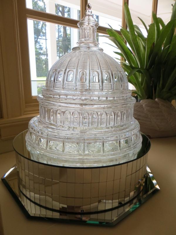Crystal Capital Cake Dome Crystal Capital Cake Dome