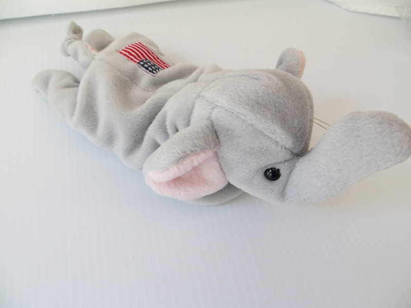 righty the elephant 1996